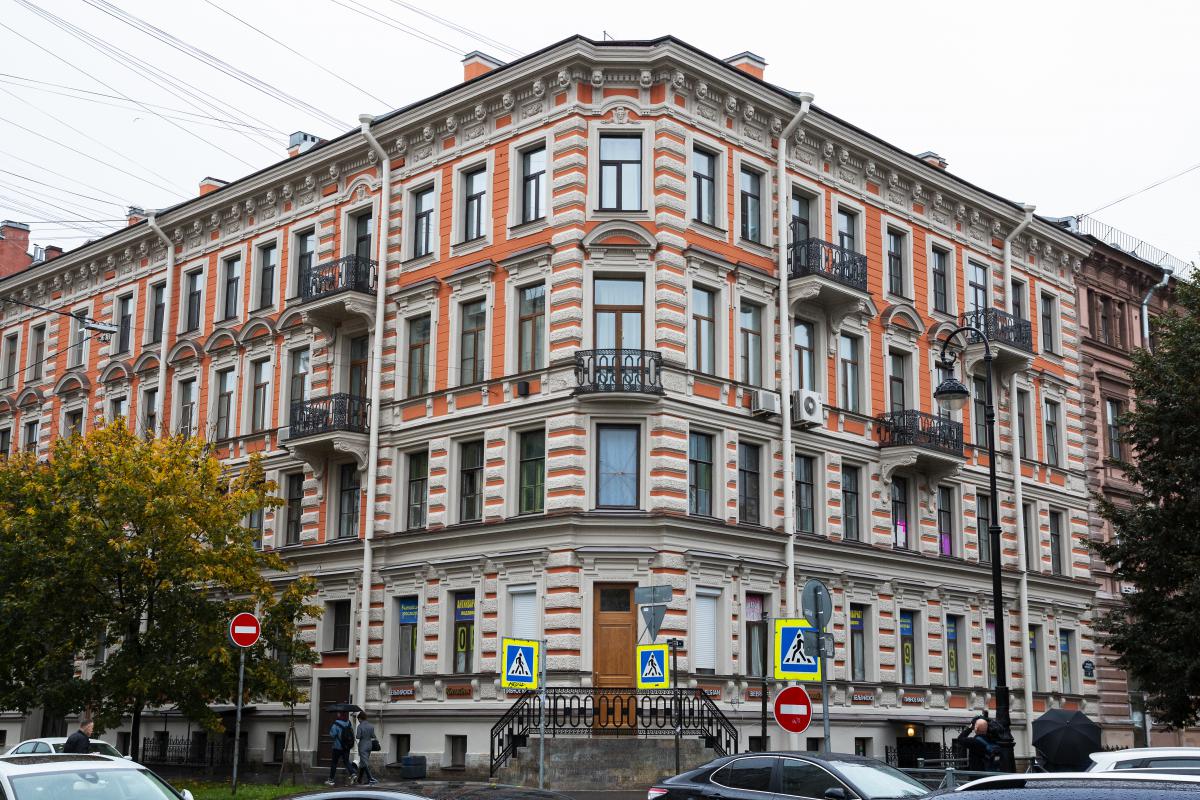 ФКР проинспектировал капитальный ремонт фасада на Васильевском острове