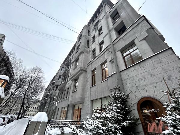 Зиму встречает обновленный фасада дома Бассейного товарищества на улице Некрасова, 60