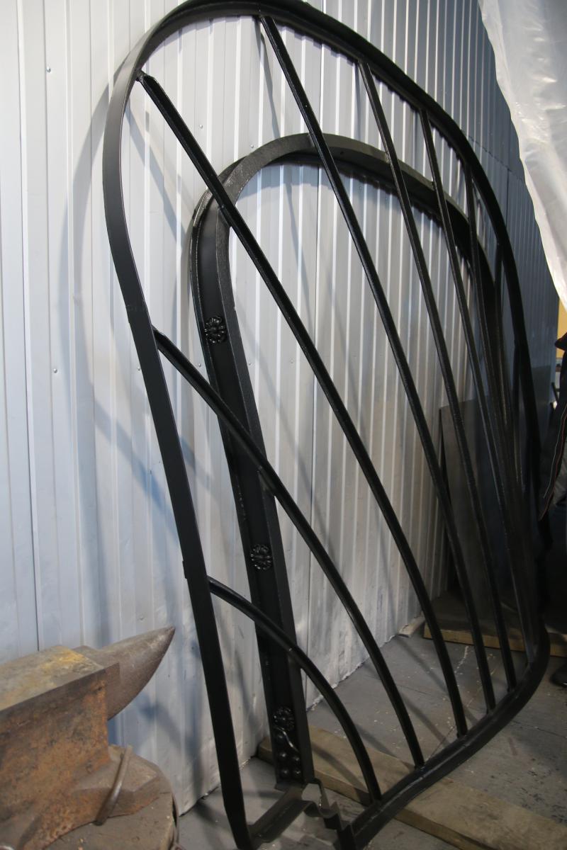 Фонд оценил завершающий этап реставрации кованых козырьков с «Дома Бака»