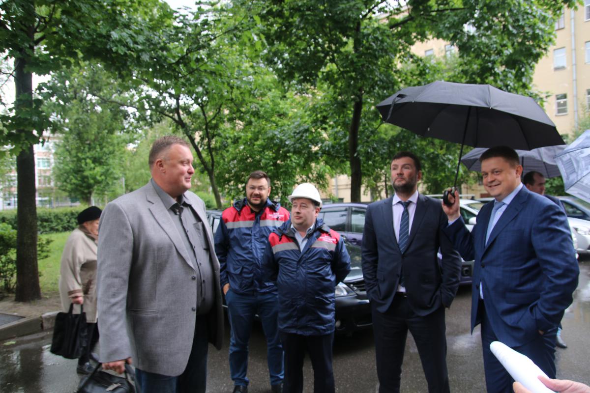 Качество ремонта кровель и фасадов оценили в Красногвардейском районе